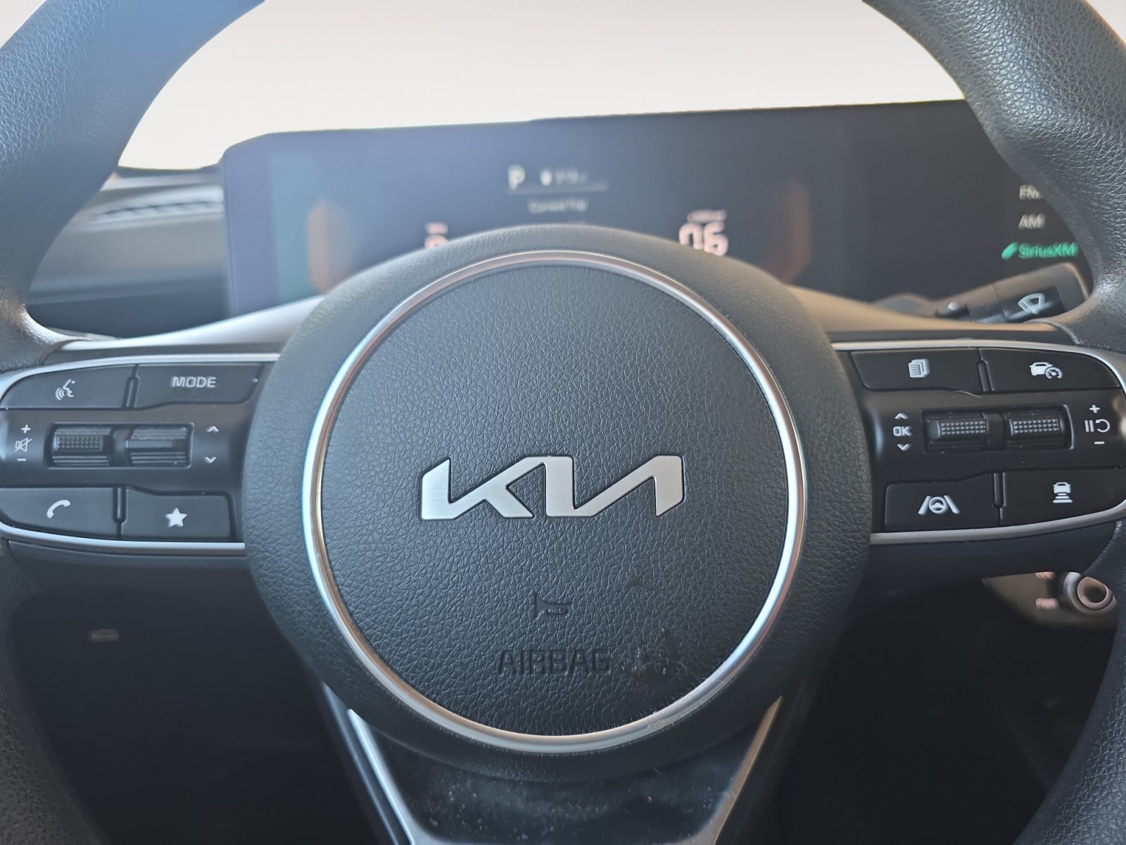 Certified Used 2025 Snow White Pearl Kia LXS image 11