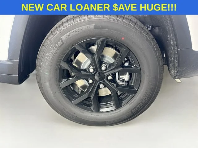 New 2026 Bright White Clear-Coat Exterior Paint Jeep Laredo image 32