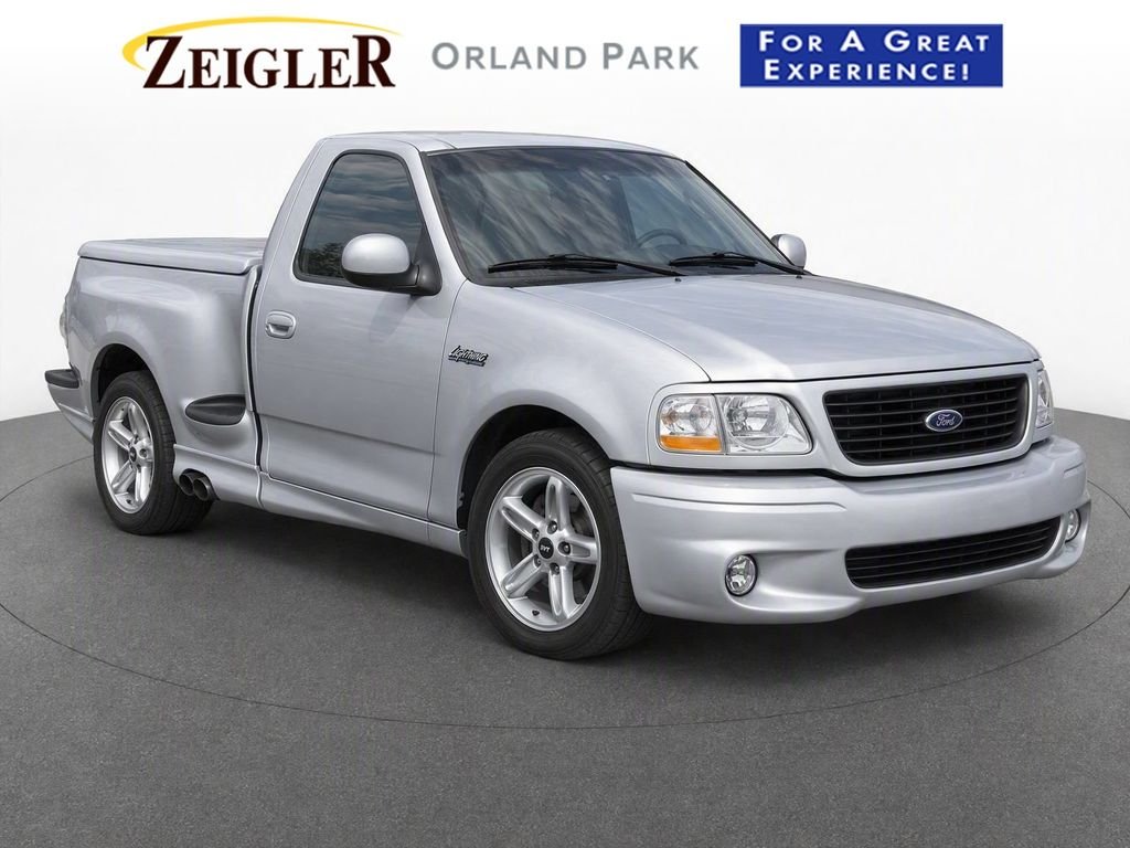 Used 2001  Ford SVT Lightning image 1