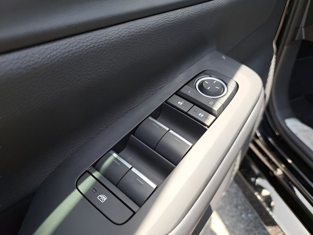 2025 Toyota Prius XSE - Photo 14