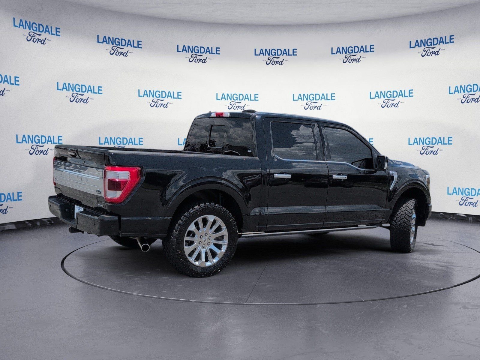 Used 2022 Black Metallic Ford Limited image 4