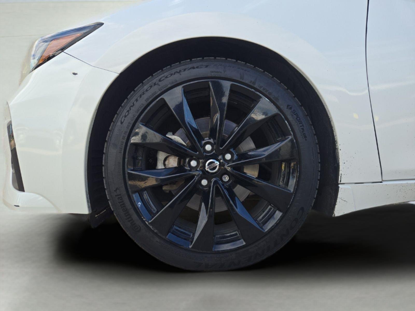 Used 2021 Pearl White Tricoat Nissan SR image 11