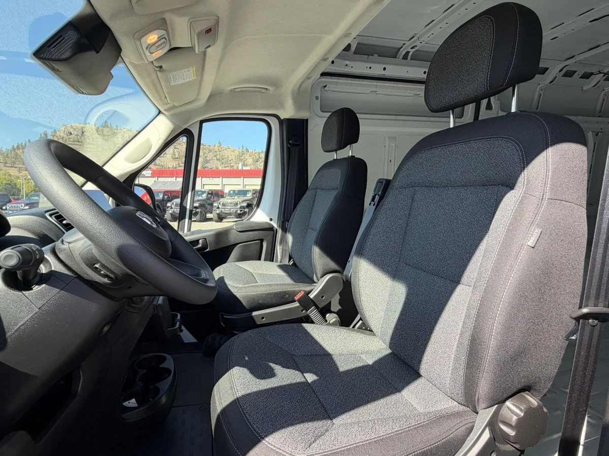 Used 2025 White RAM SLT image 18