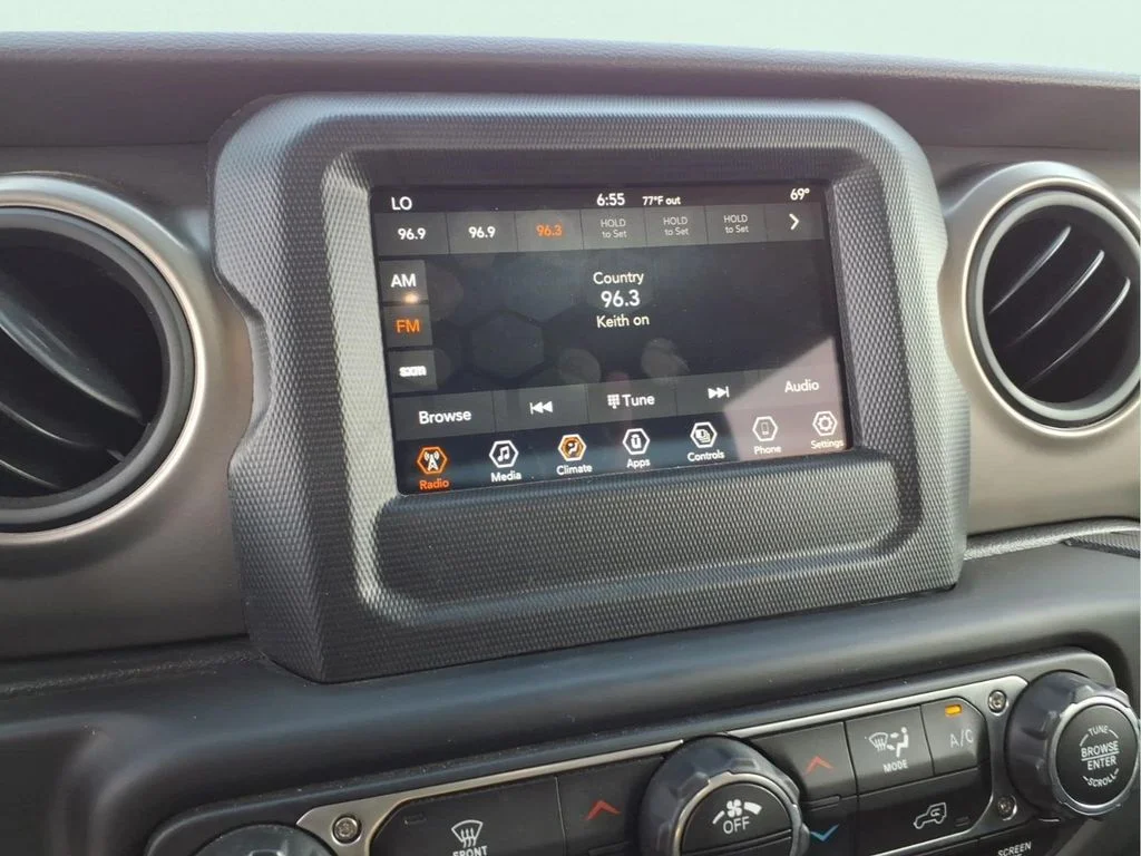 Used 2021 Gray Jeep Sport S image 24