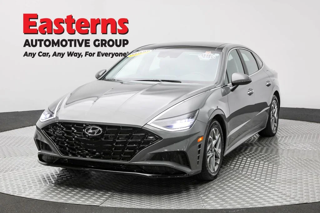 Used 2022 Gray Hyundai SEL image 1