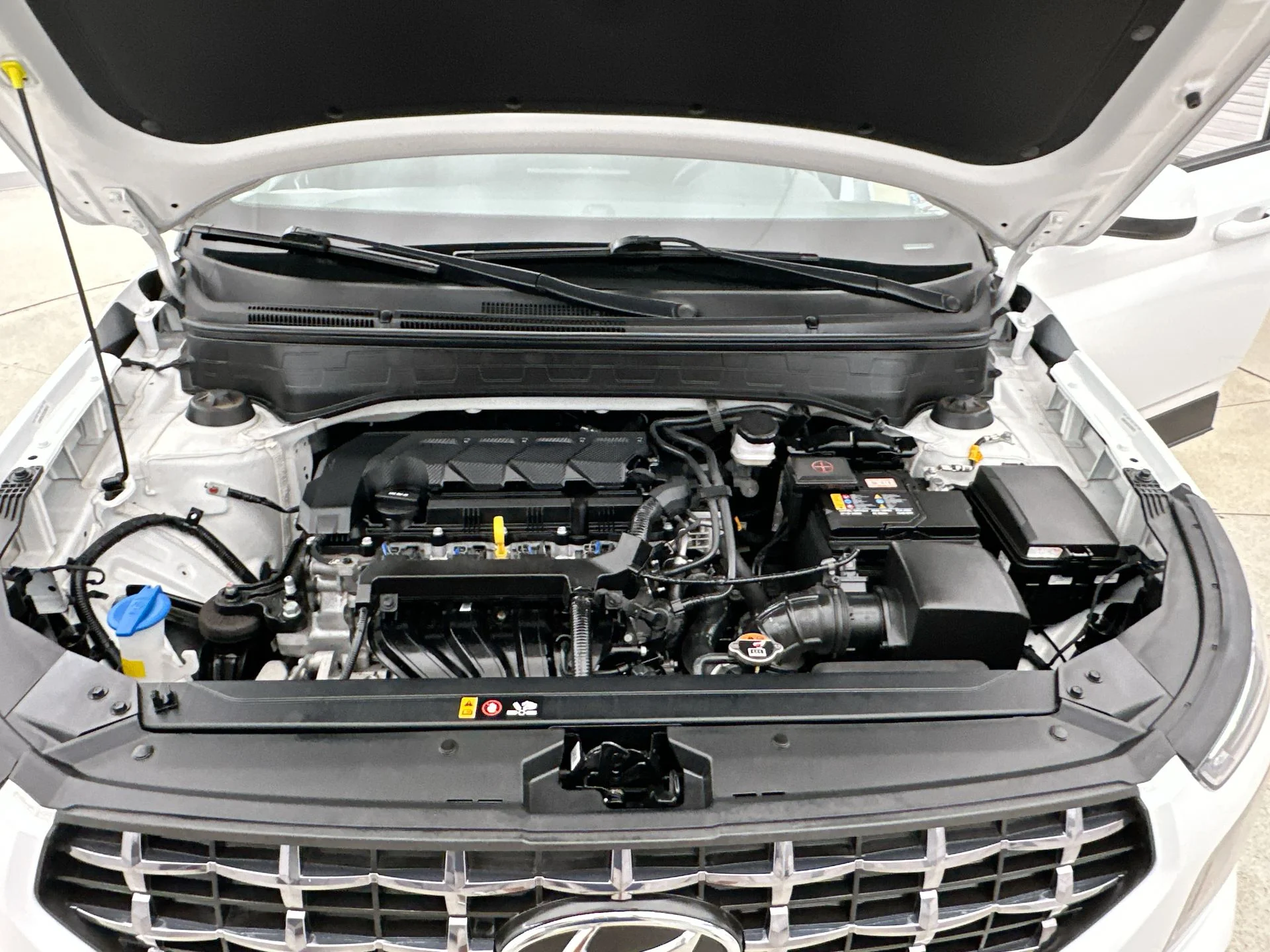 Used 2025 White Hyundai SEL image 36