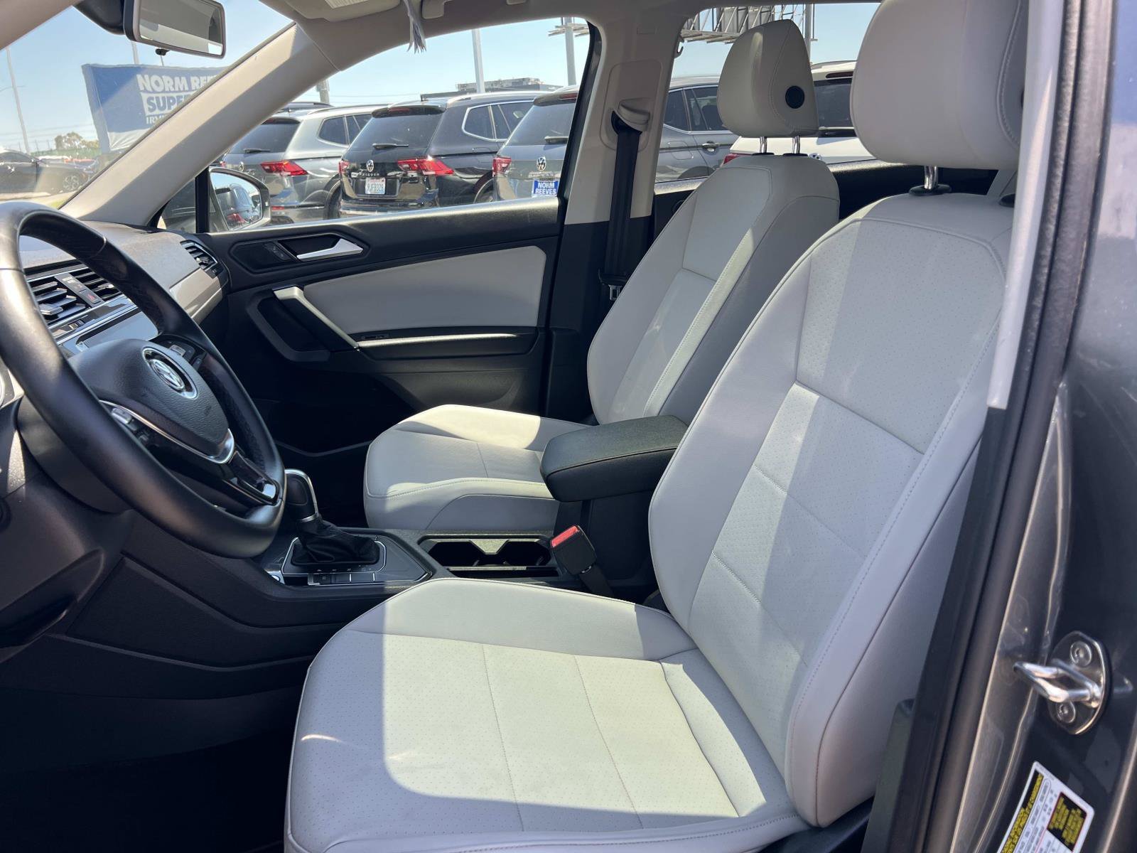 Used 2019 Platinum Gray Metallic Volkswagen SE image 18