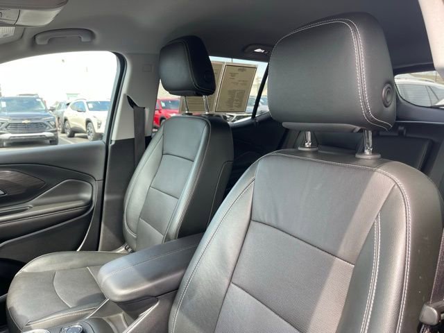 Used 2022 Ebony Twilight Metallic GMC SLT image 17