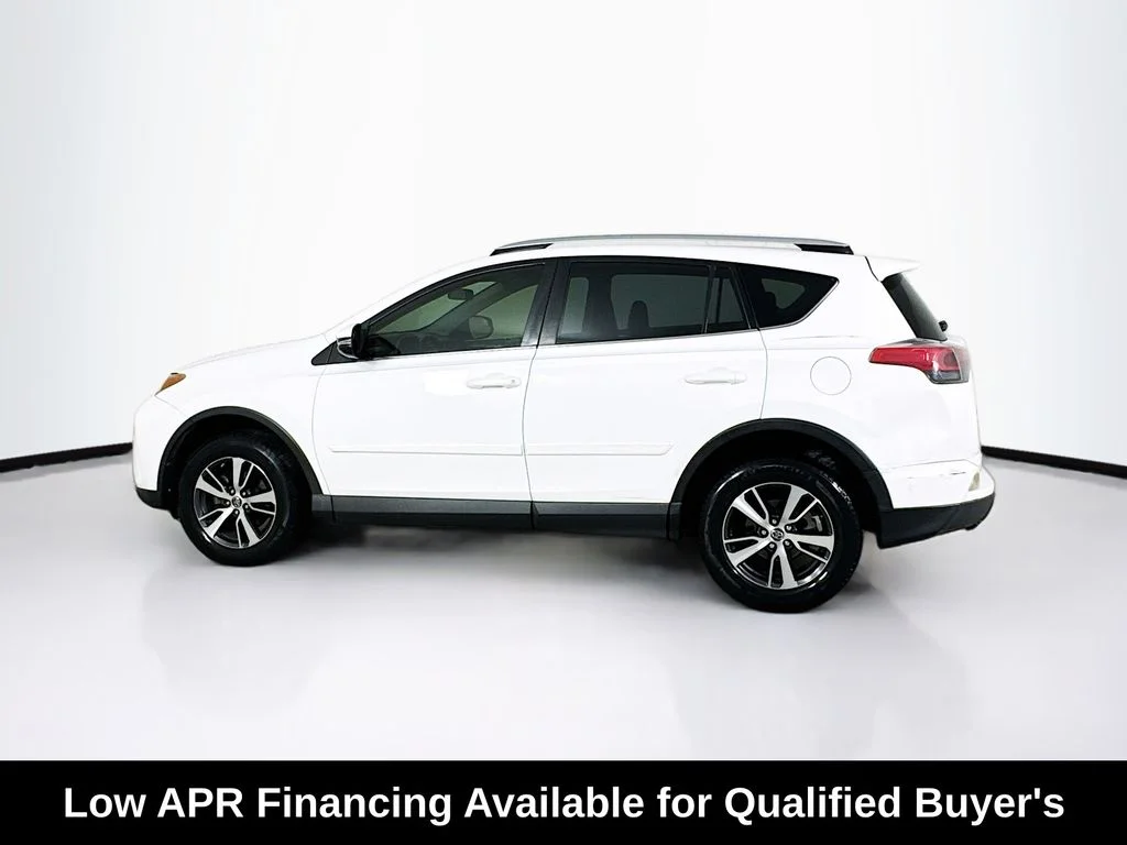 Used 2016 Super White Toyota XLE image 3