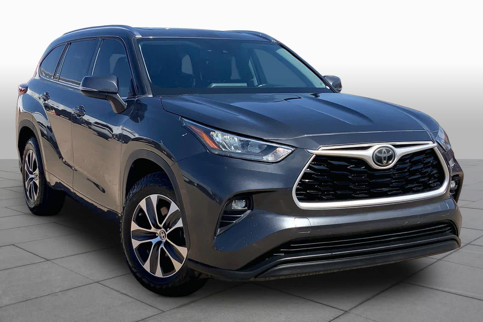 Used 2020 Magnetic Gray Metallic Toyota XLE image 3
