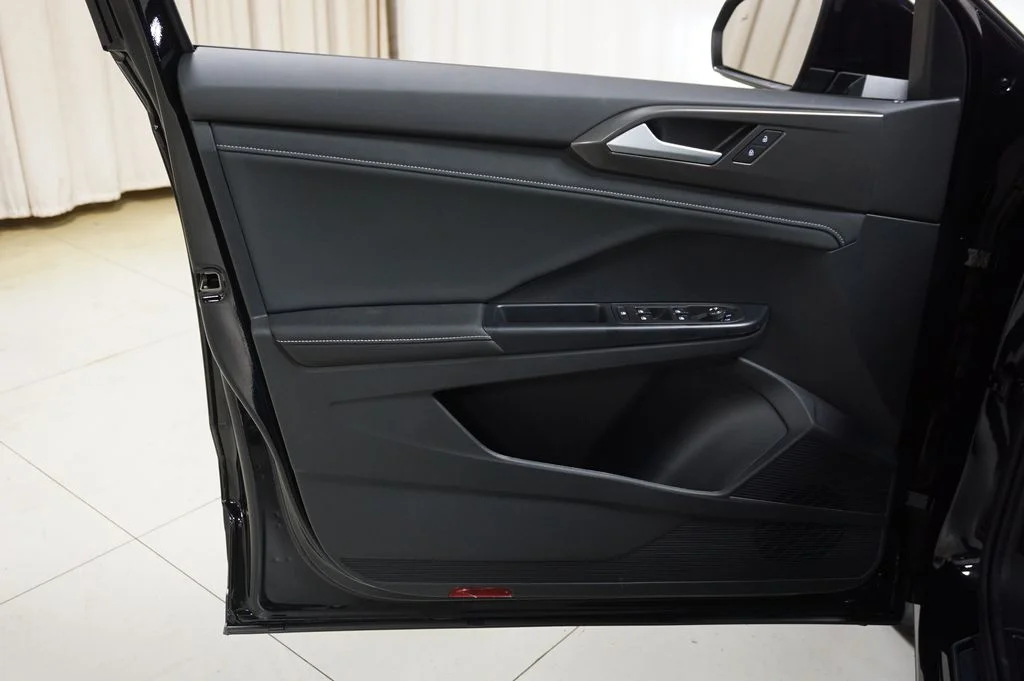 New 2026 Deep Black Volkswagen 1.5T SE Black image 21