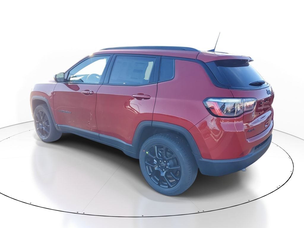 New 2026 Red Hot Pearl-Coat Exterior Paint Jeep Latitude image 3