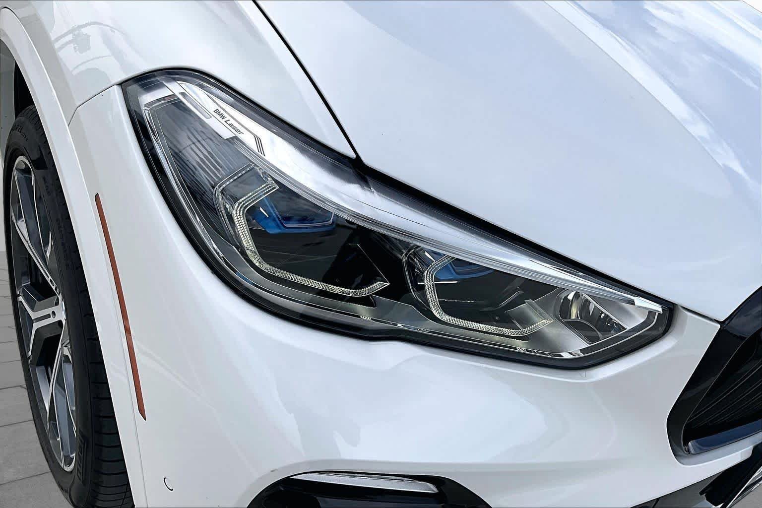 Used 2019 Mineral White Metallic BMW xDrive50i image 24