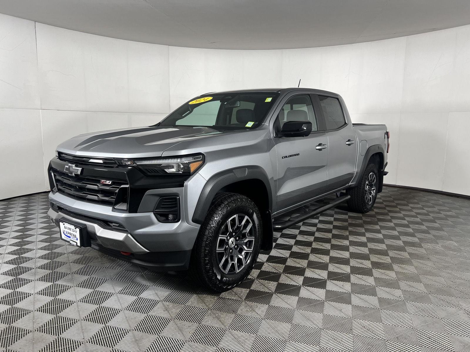 Used 2024 Sterling Gray Metallic Chevrolet 4WD Z71 image 24