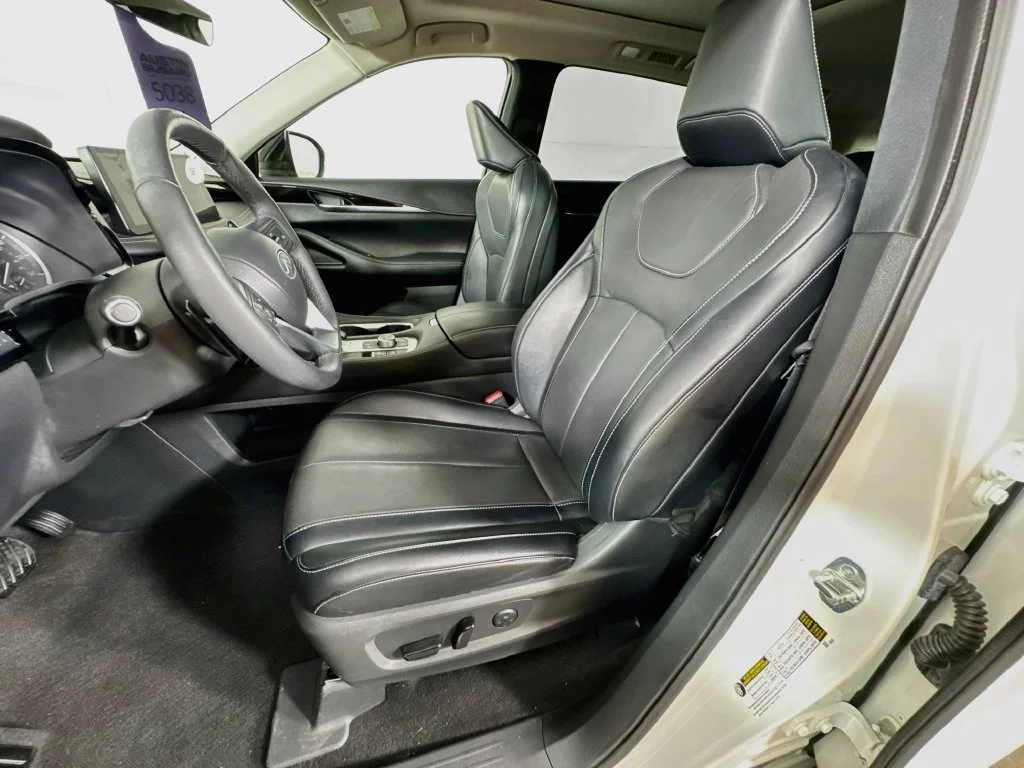 Certified Used 2024 White INFINITI PURE image 28