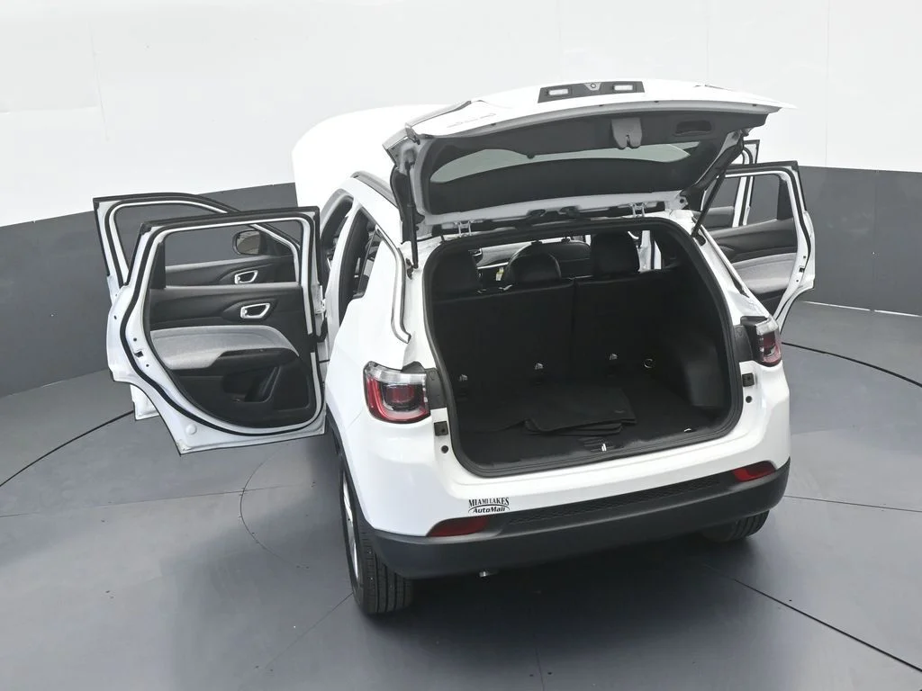 Used 2023 Bright White Clearcoat Jeep Latitude image 63