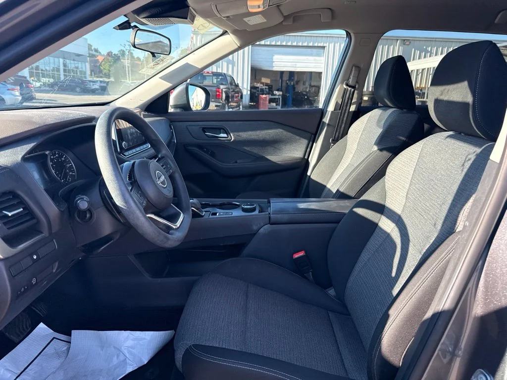 Used 2023 Gray Nissan SV image 8