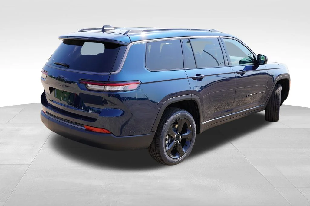 New 2026 Fathom Blue Pearlcoat Jeep Limited image 3