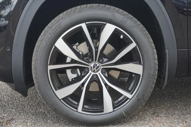 New 2026 Deep Black Pearl Volkswagen 2.0T SEL Premium R-Line image 16