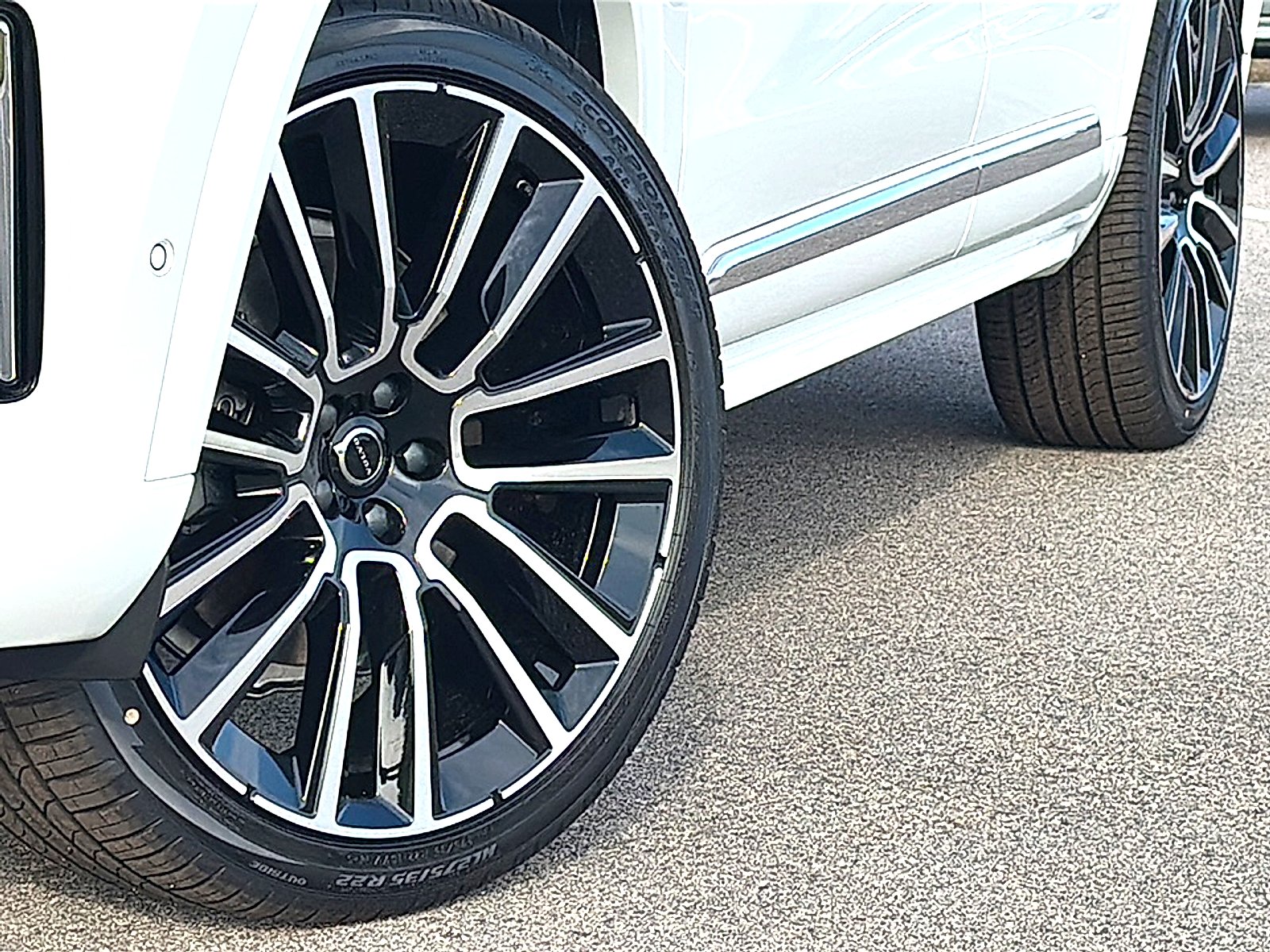 New 2026 Crystal White Volvo Plus image 3