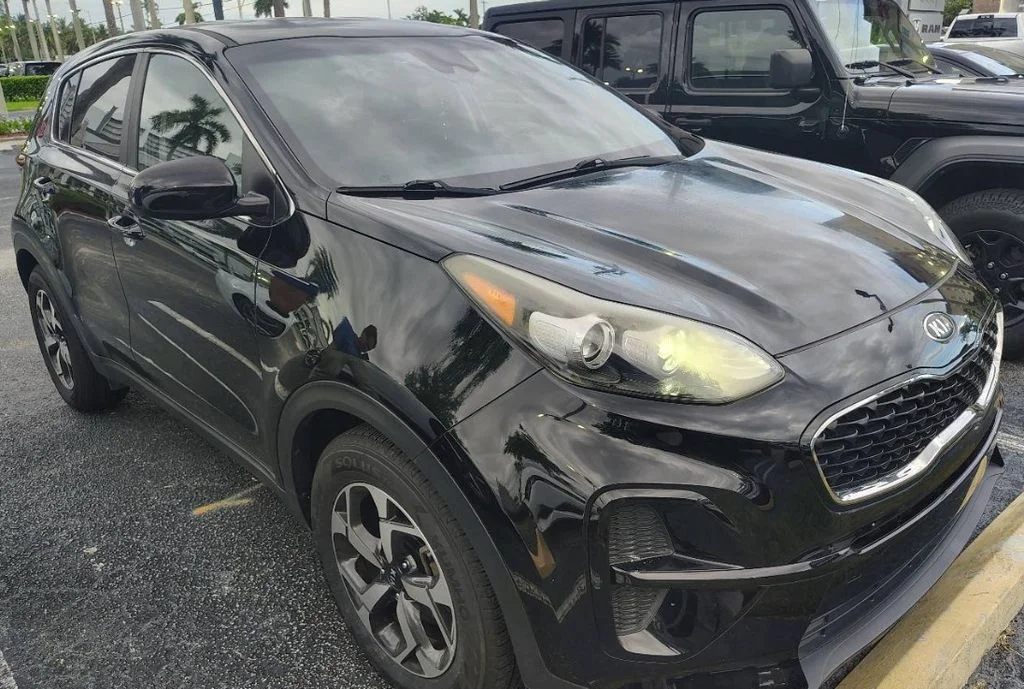 Used 2020 Red Kia LX image 3