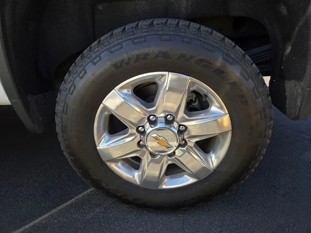 Used 2022 Summit White Chevrolet LTZ image 3