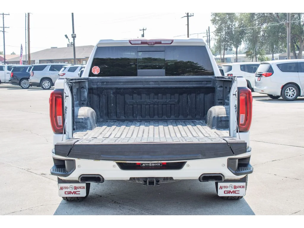 Used 2021 White Frost Tricoat GMC Denali image 11