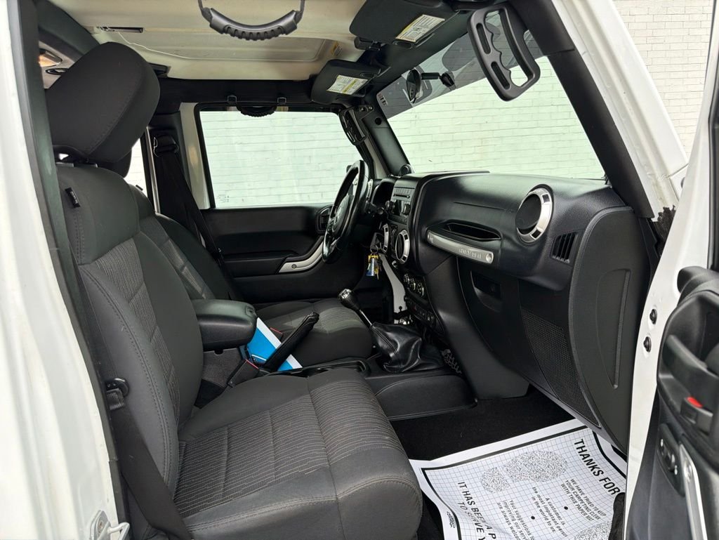 2011 Jeep Wrangler Unlimited Rubicon - Photo 11