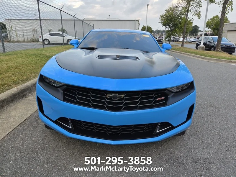 Used 2022 BLUE CHEVROLET 2DR CPE LT1 image 2