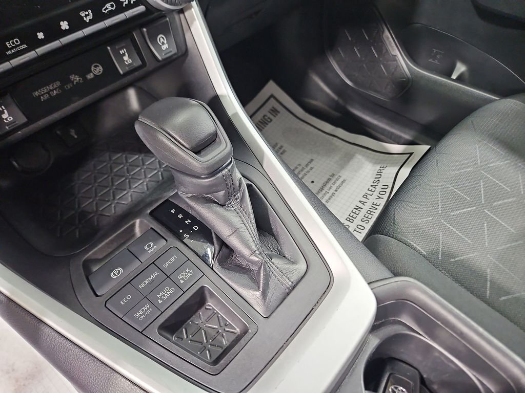 Used 2021  Toyota XLE image 24