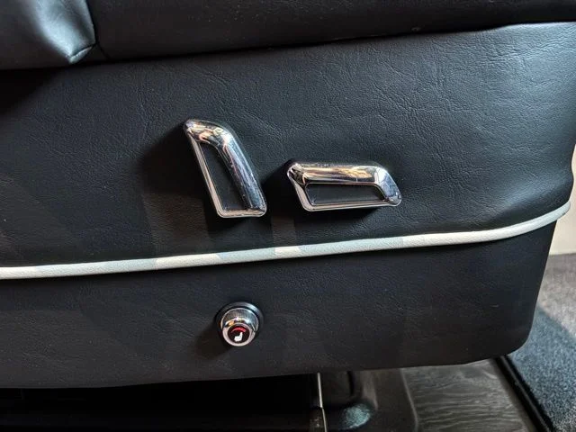 New 2027 Silver Mercedes-Benz Discovery Touring image 47