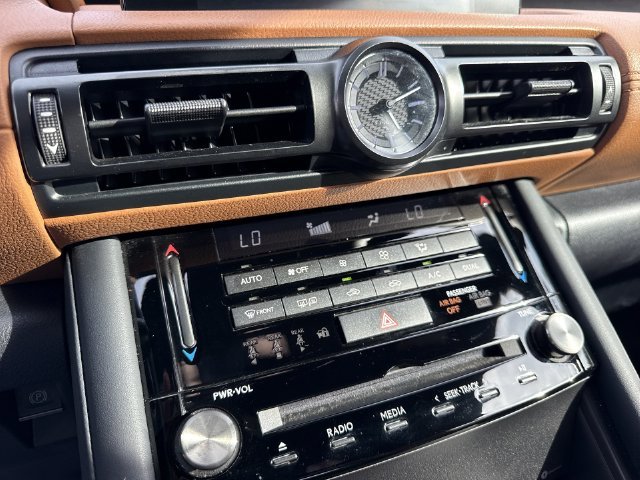 2025 Lexus IS 300 - Photo 19