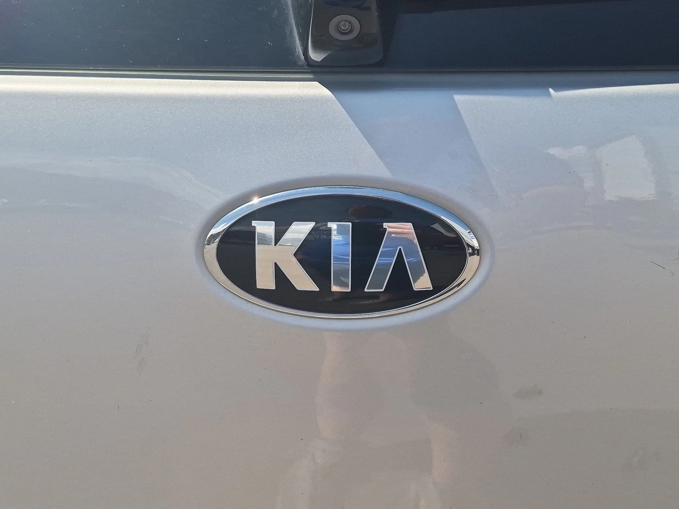 Used 2018 Silky Silver Kia Touring image 13