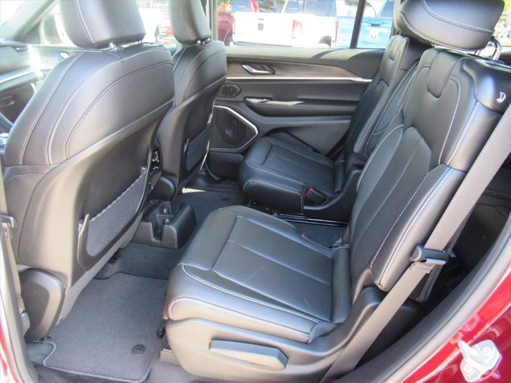 New 2026 Velvet Red Pearl-Coat Exterior Paint Jeep Limited image 32