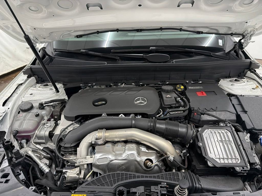 New 2026 Polar White Mercedes-Benz GLB 250 image 62