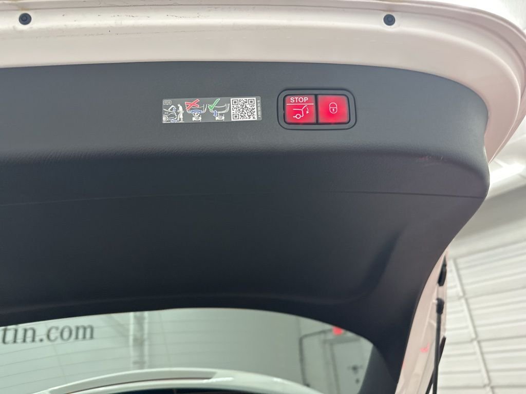 Used 2026 White Mercedes-Benz GLC 300 image 24