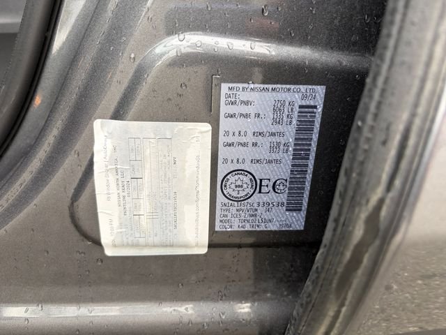 Used 2025 Gray INFINITI LUXE image 25