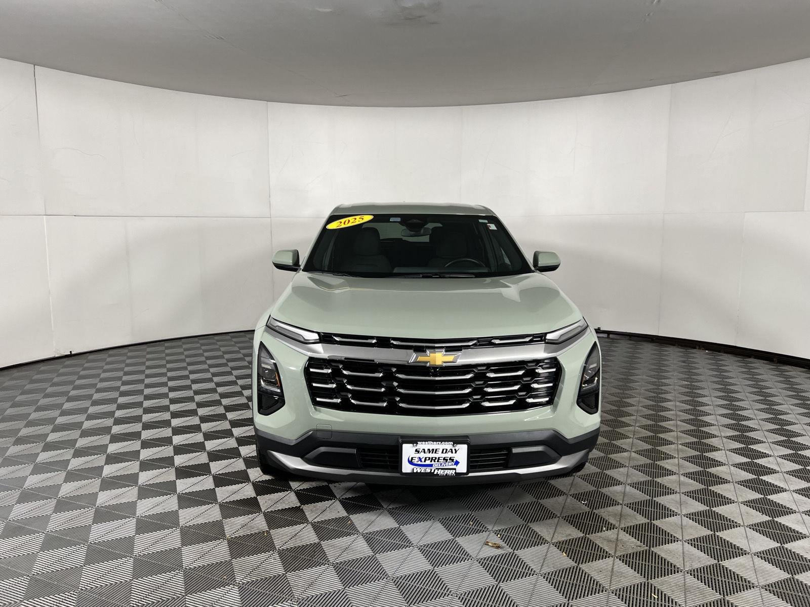 Used 2025 Cacti Green Chevrolet AWD LT image 2