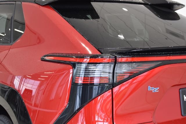 New 2026 Supersonic Red with Midnight Black Metallic roof <sup>1</sup> Toyota  Limited image 8