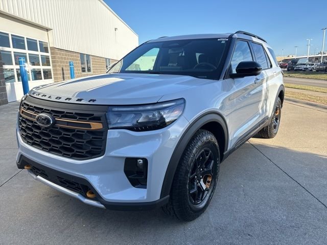 New 2026 Space White Metallic Ford Tremor® image 3