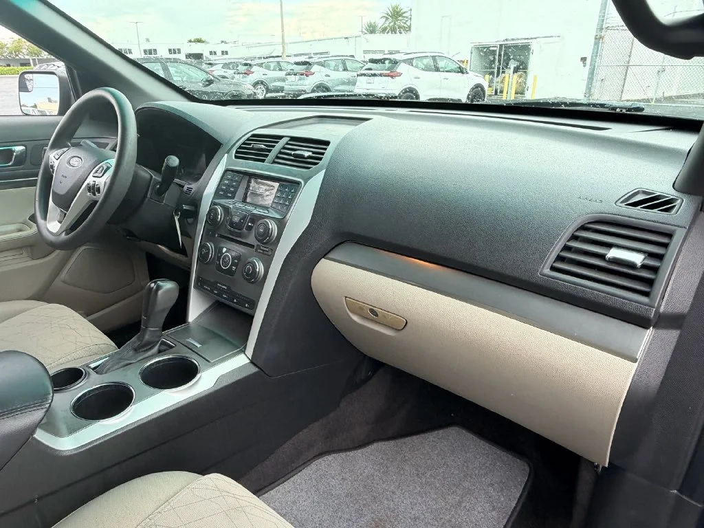 Used 2012 Blue Ford Base image 19