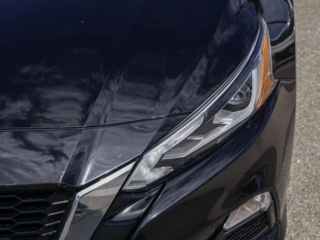 Used 2021 Black Nissan 2.5 SV image 9