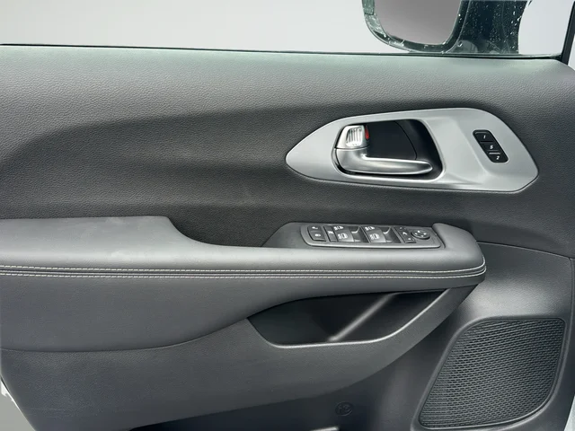 2026 Chrysler Pacifica Limited - Photo 21