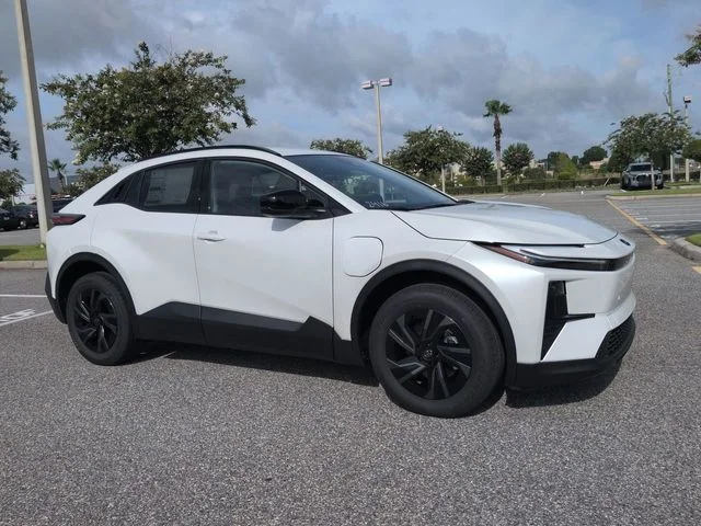 New 2026 Wind Chill Pearl Toyota SE image 2