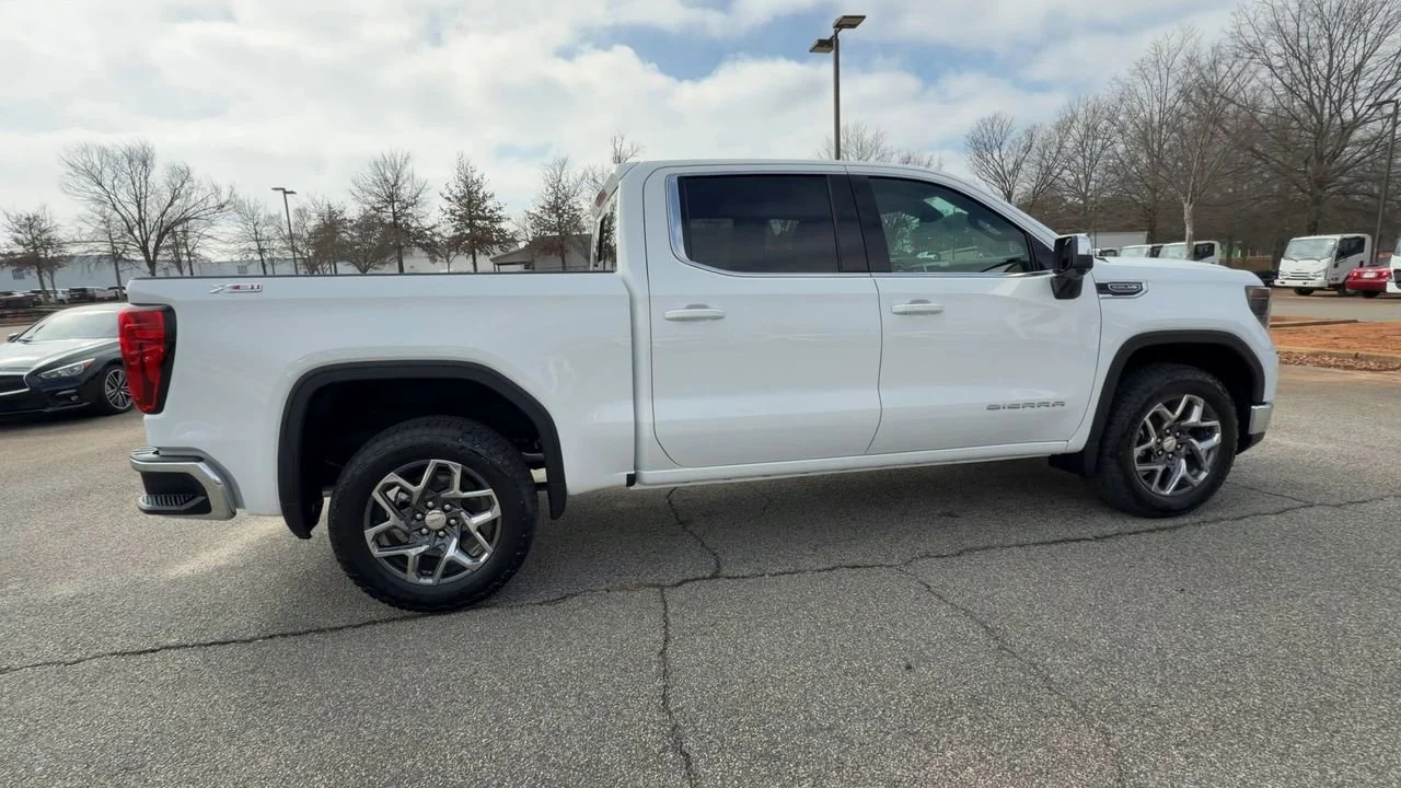New 2026 Summit White GMC SLE image 9