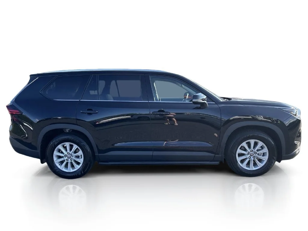 Used 2026 Midnight Black Me Toyota LE image 4