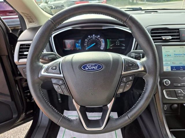 Used 2020 Black Ford SE image 30