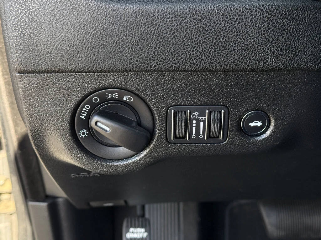 Used 2023  Dodge SXT image 17