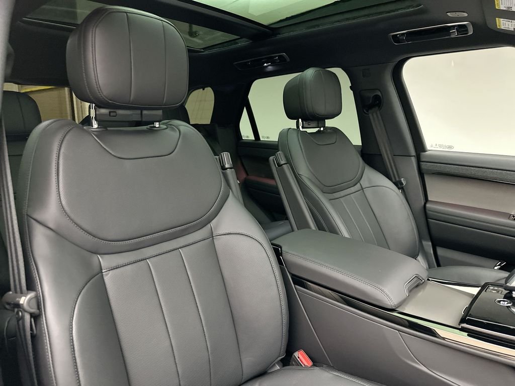 New 2027  Land Rover Dynamic SE image 6