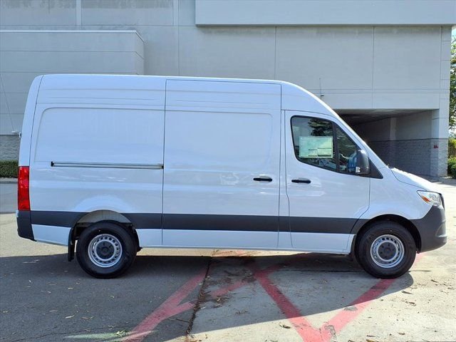 New 2026 Arctic White Mercedes-Benz Cargo 144 WB image 23